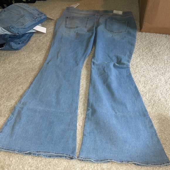 Tinseltown Jeans - Picture 5 of 5